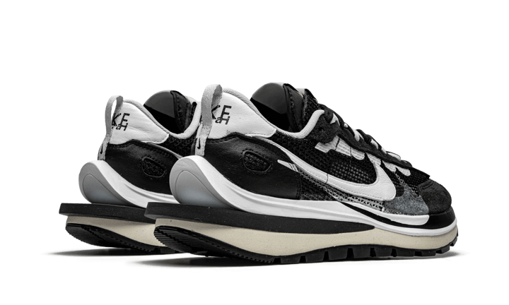 nike-vaporwaffle-sacai-black-white3