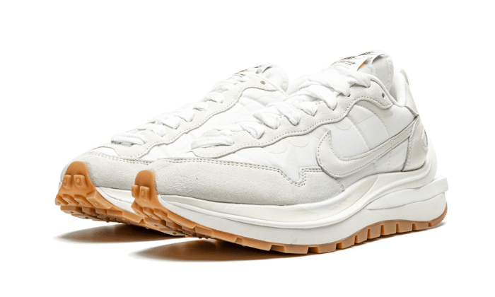 nike-vaporwaffle-sacai-sail-gum2